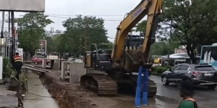 Pemasangan U-Ditch di Ruas Aroepala Dikebut, Gubernur Sulsel: Kita Maksimalkan Saluran Drainasenya